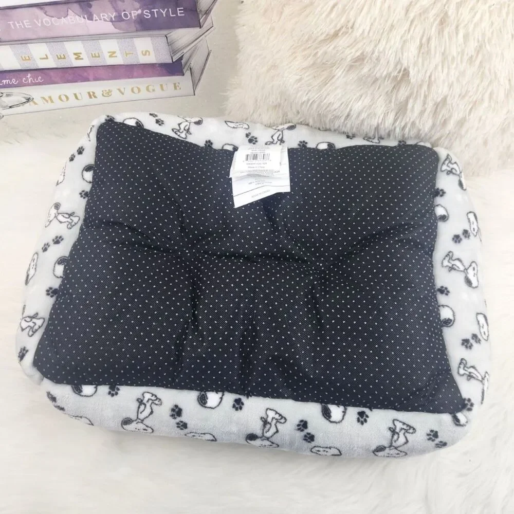 {Peanuts} Grey Cozy Plush {Pet Bed}